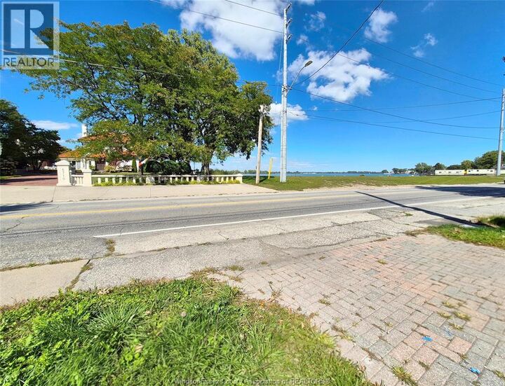 Property Photo:  6711 Riverside Drive East  ON N8S 1C1 