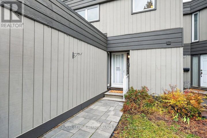 Property Photo:  52 Compata Way 23  ON K1B 4W9 