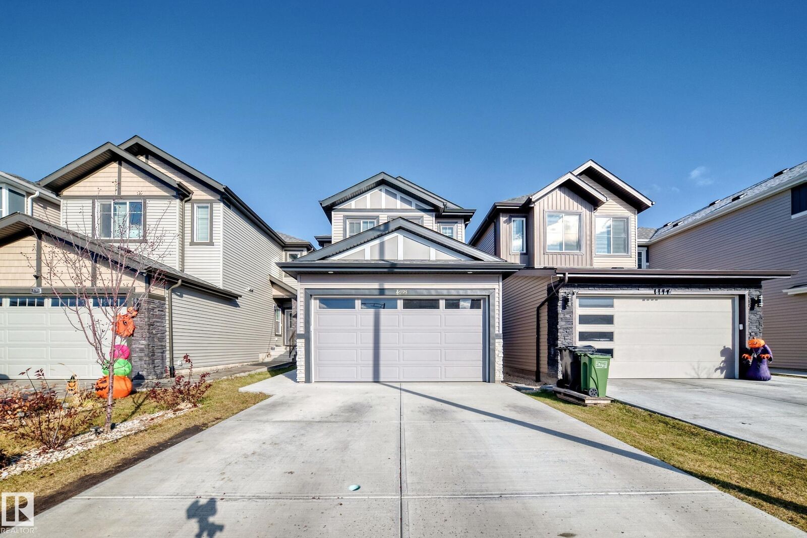 Property Photo:  4698 177 Avenue NW  AB T5Y 4G4 