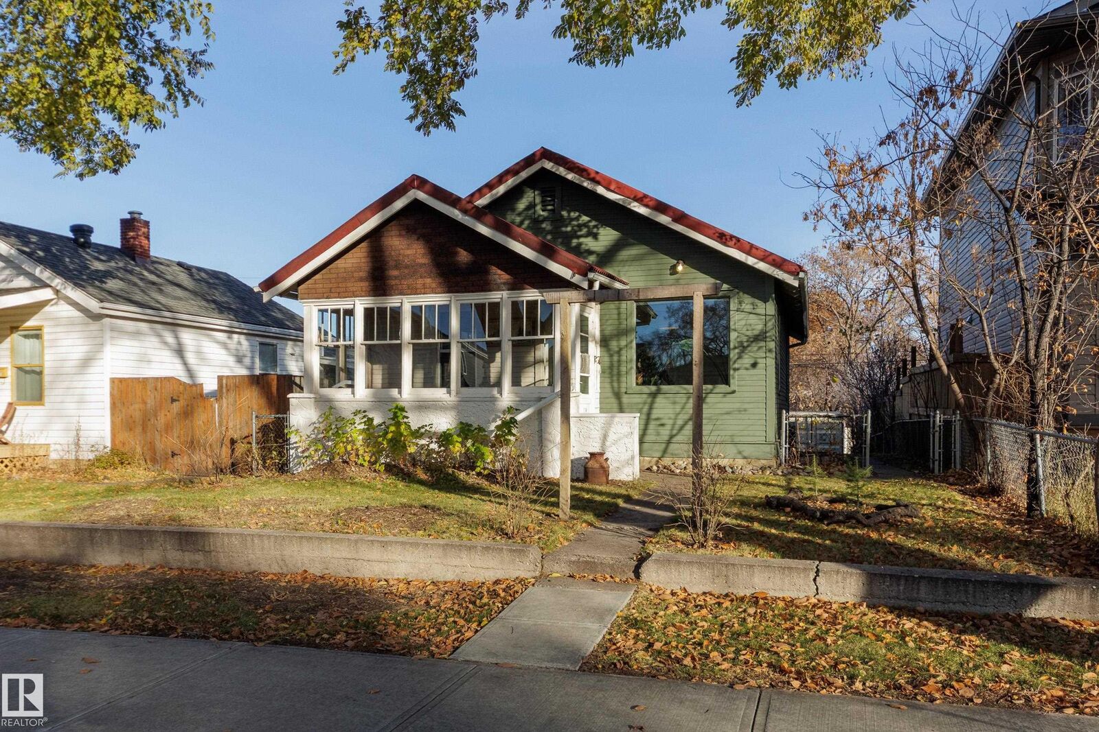 Property Photo:  11933 63 Street NW  AB T5W 4G2 