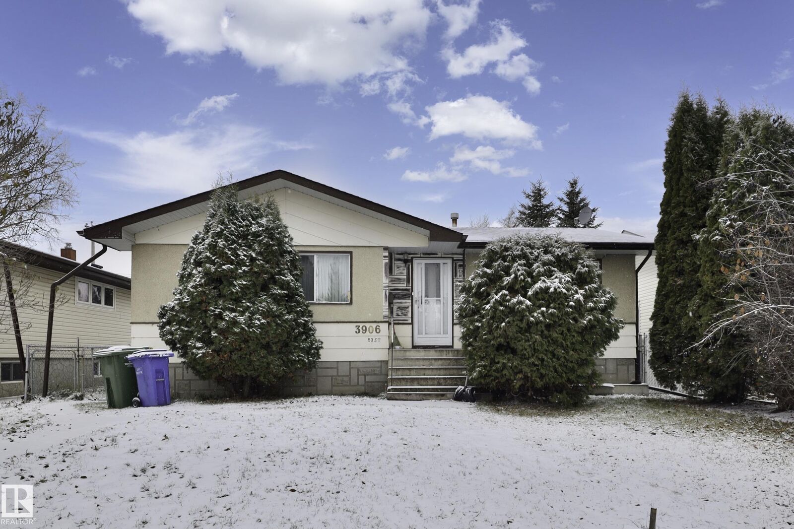 Property Photo: 3906 53 Street AB T9A 1P4