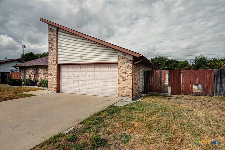 Property Photo:  1603 Goode Drive  TX 76543 