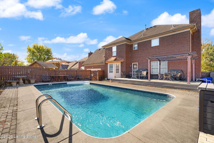 Property Photo:  8717 Hi View Ln  KY 40272 
