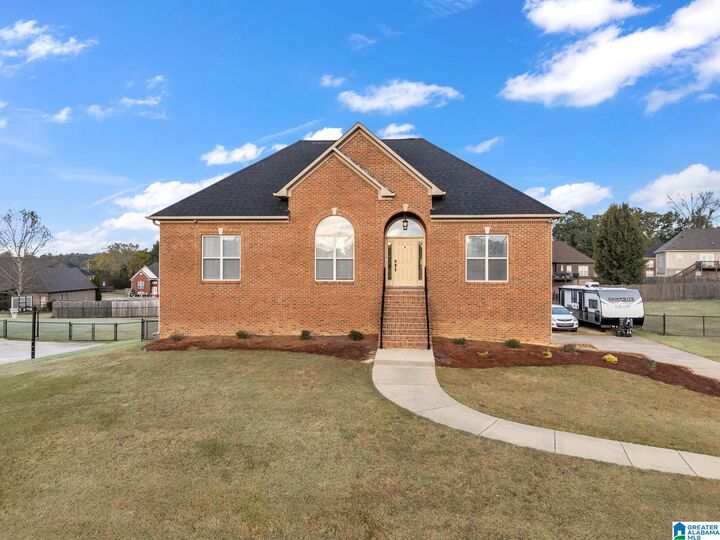 Property Photo: 1878 Franklin Parc Lane AL 35180