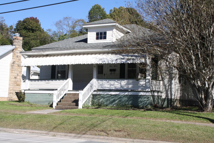 Property Photo: 315 Miller Avenue WV 25951