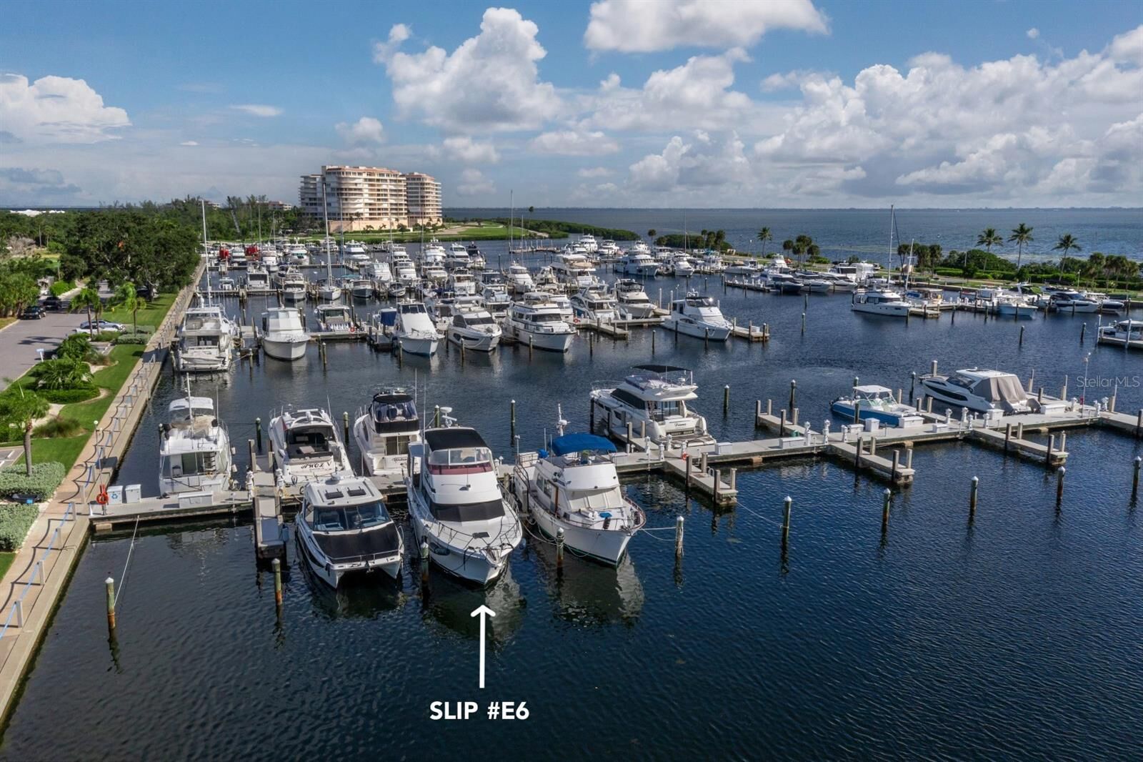 Property Photo: 2800 Harbourside Drive E06 FL 34228