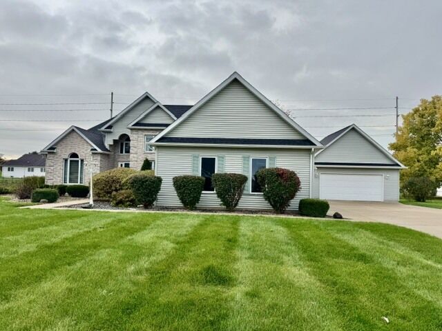 Property Photo: 46 Oak Ridge Drive IL 61301