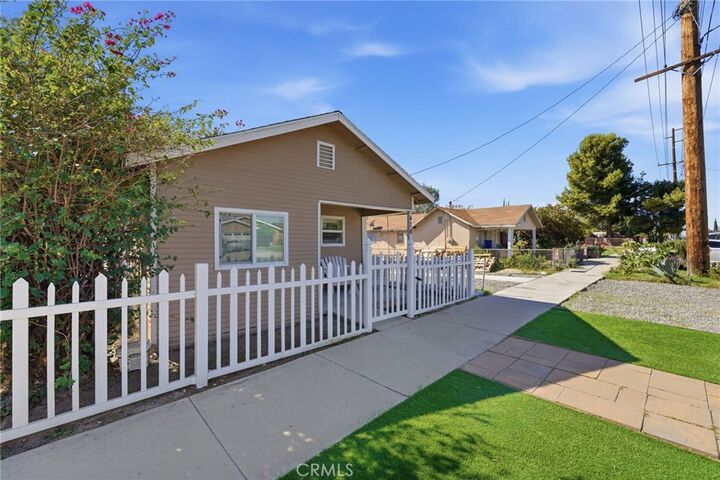 Property Photo: 476 E N Street CA 92324