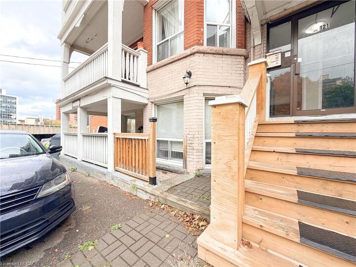 Property Photo:  121 Park Street S 1  ON L8P 3E6 