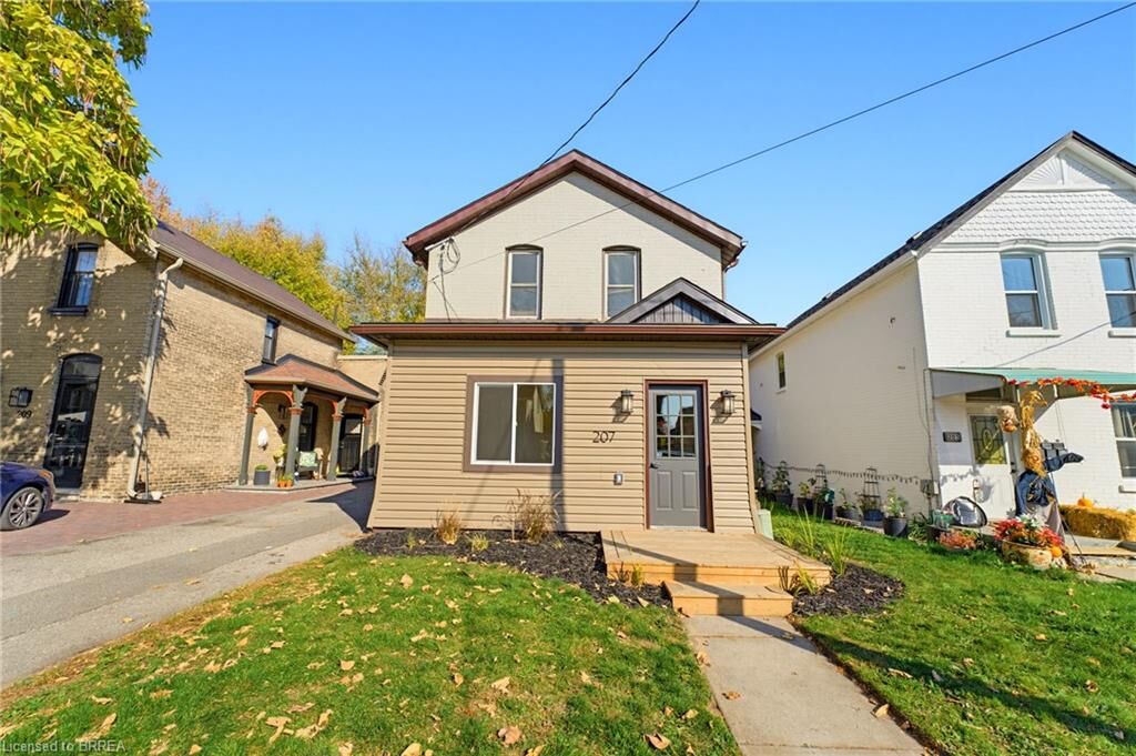 Property Photo:  207 William Street  ON N3T 3L6 