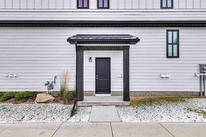 Property Photo:  652 Buffaloberry Manor SE  AB T3M 3K4 