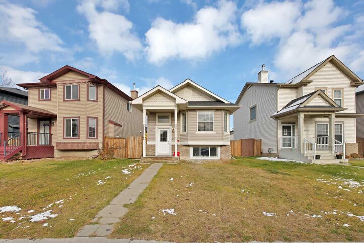 Property Photo:  1081 Taradale Drive NE  AB T3J 0A5 