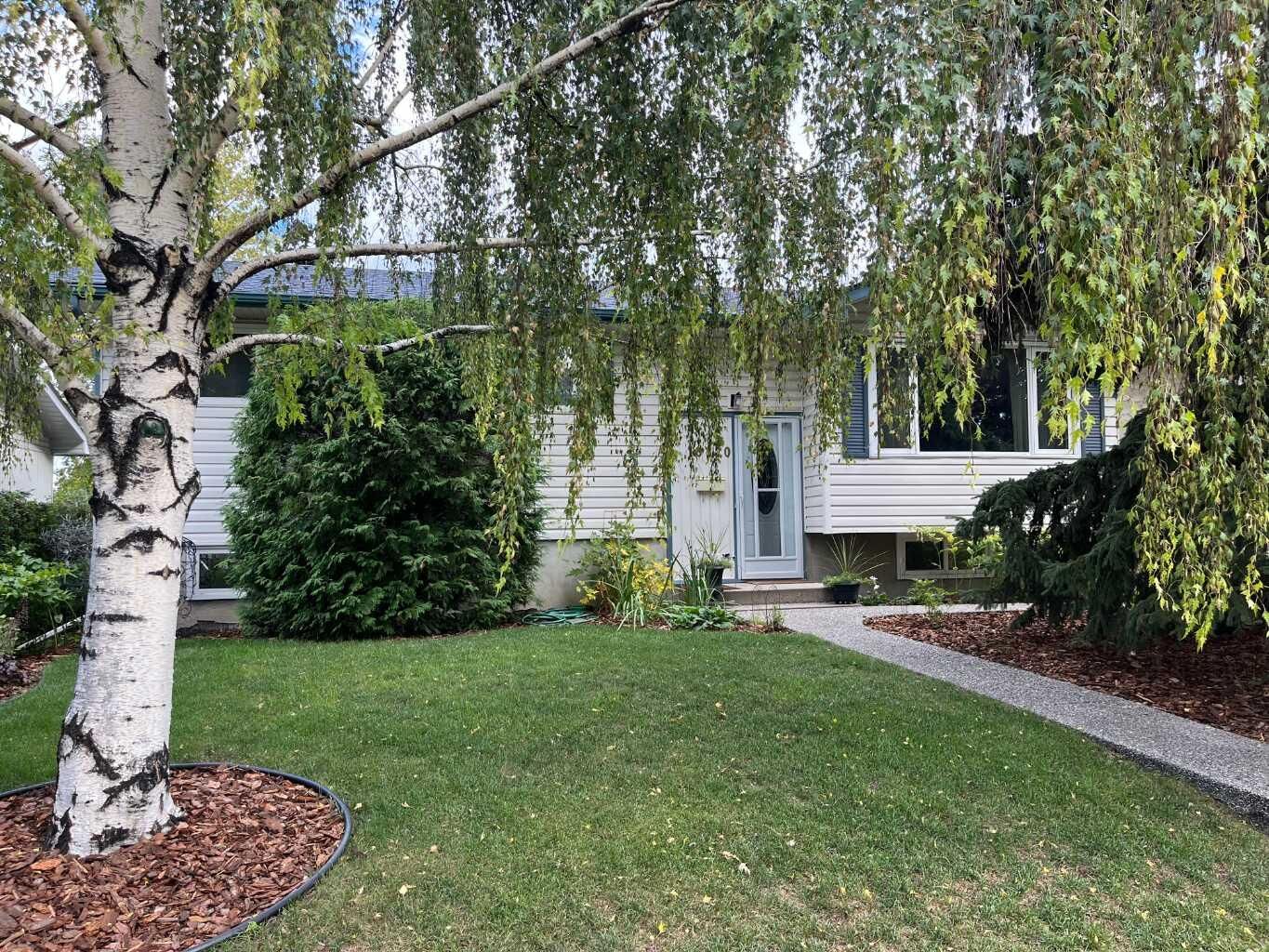 Property Photo:  10820 Brae Road SW  AB T2W 1E1 