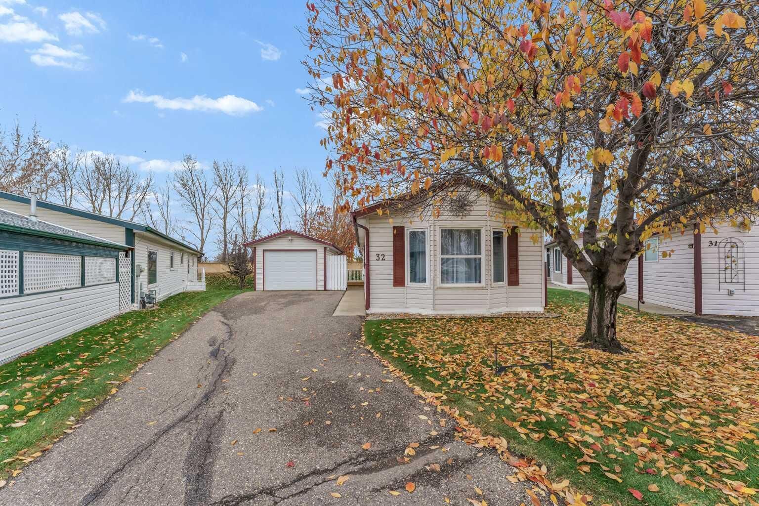 Property Photo:  1600 Strachan Road SE 32  AB T1B 4M3 