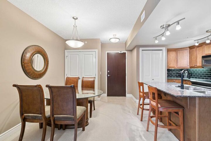 Property Photo:  920 5 Avenue SW 1206  AB T2P 5P6 