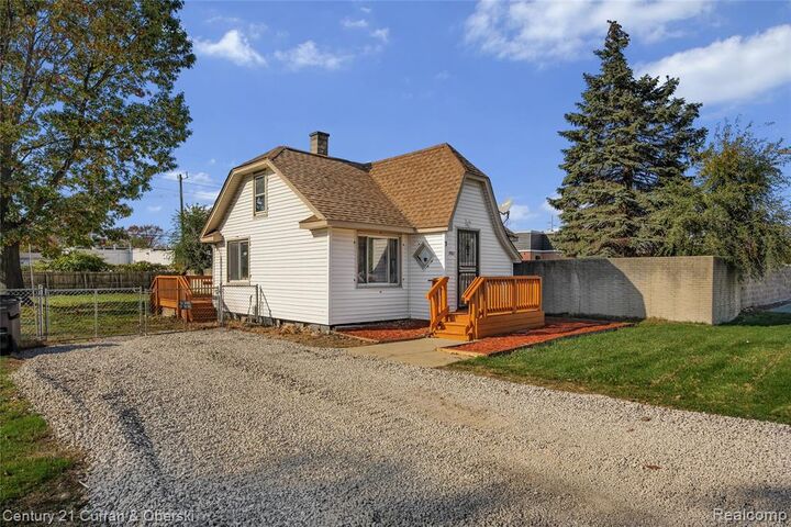 Property Photo:  8701 Lanewood Street  MI 48185 