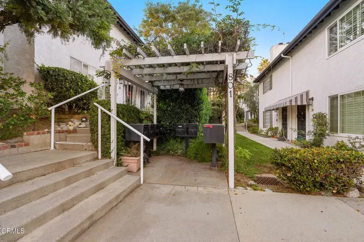 Property Photo:  801 E Mendocino Street 2A  CA 91001 