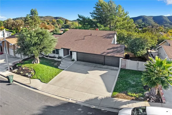 Property Photo:  816 Pamela Wood  CA 91320 