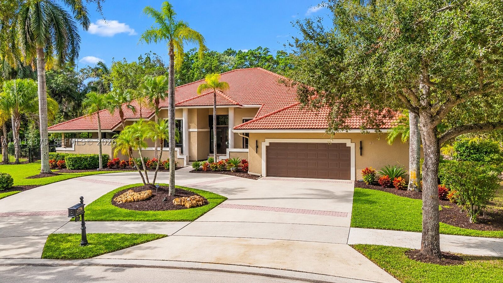 Property Photo:  1206 S Manor Dr S  FL 33326 