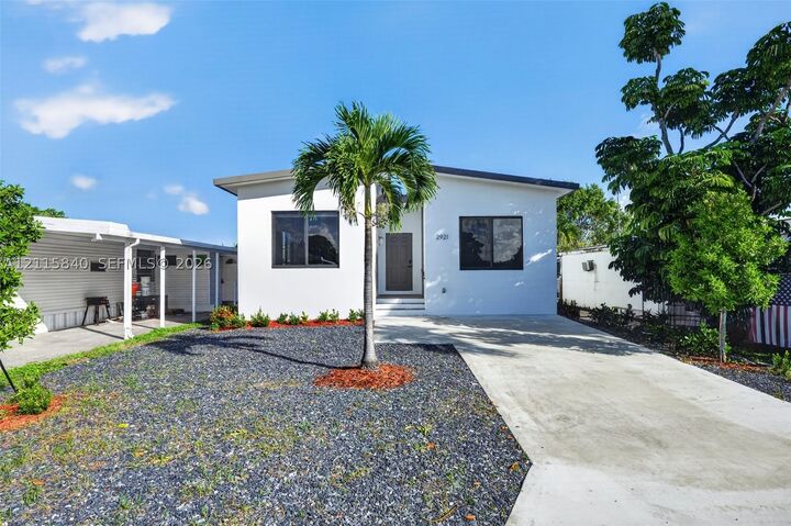 Property Photo: 2921 SW 57th Ct 2921 FL 33312