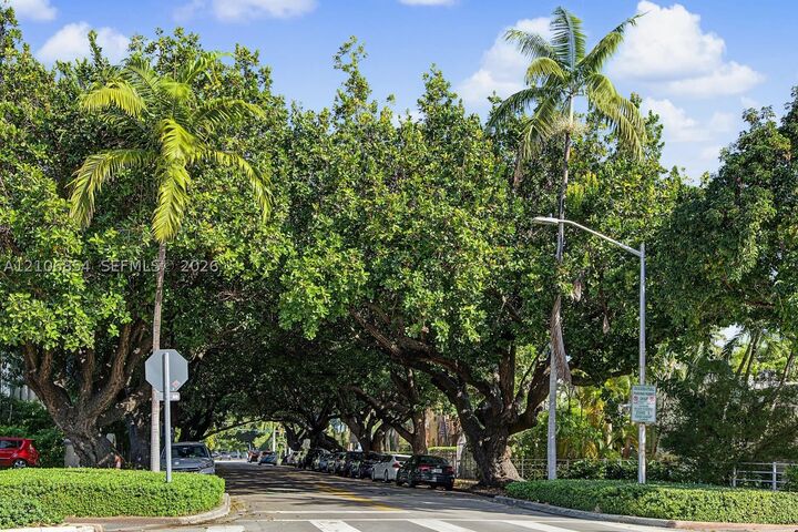 Property Photo: 659 Meridian Ave 7 FL 33139