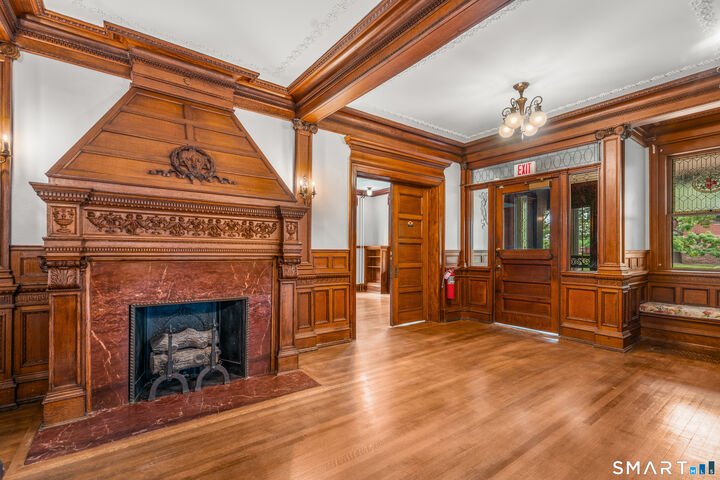 Property Photo:  360 Farmington Avenue  CT 06105 