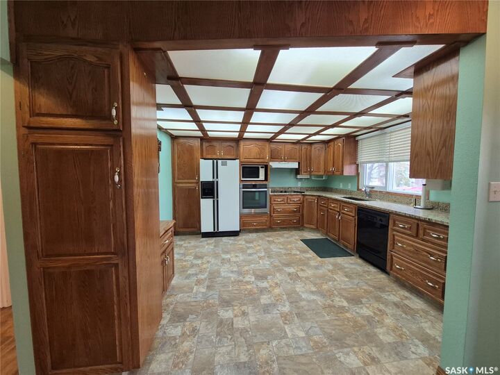 Property Photo:  309 13th Avenue NE  SK S9H 2V9 