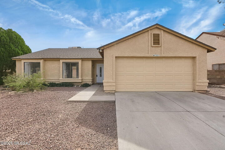 Property Photo:  1651 W Picton Arcade  AZ 85746 
