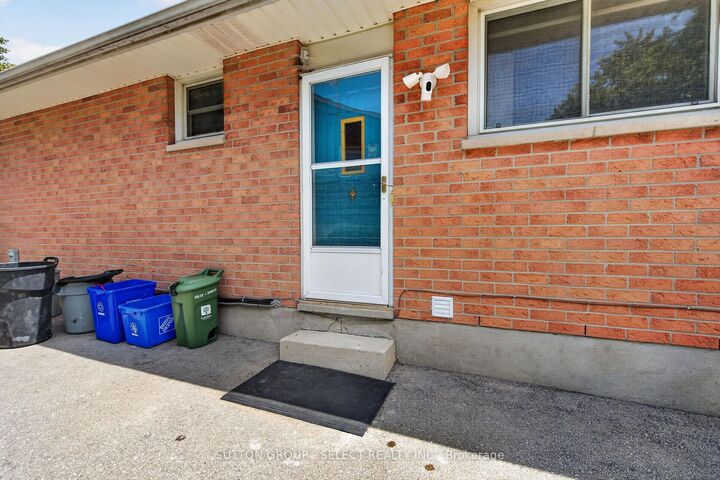 Property Photo: 1162 Gatewood Road Lower ON N5Y 5A7