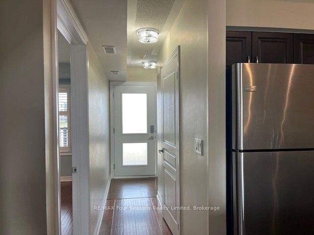 Property Photo:  8 Brandy Lane Drive 306  ON L9Y 0X4 