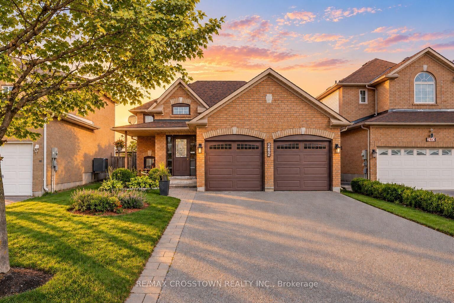 Property Photo:  262 Wessenger Drive  ON L4N 8R6 