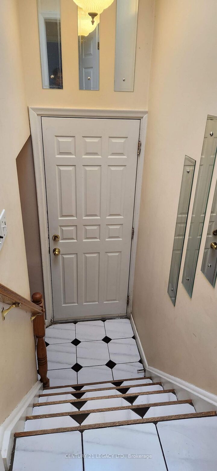 Property Photo:  27 Par Avenue Basement  ON M1G 2G5 