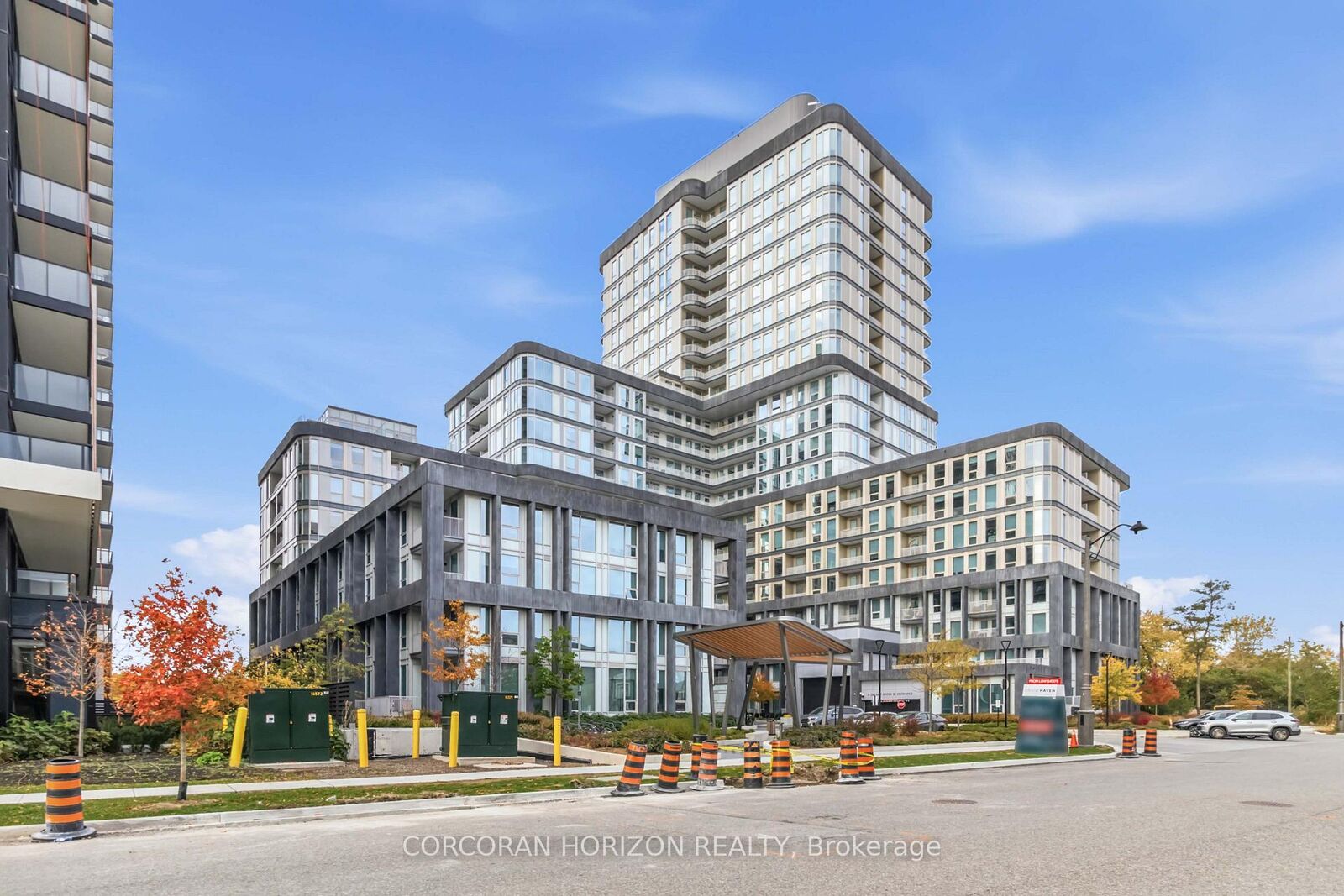 Property Photo:  3240 William Coltson Avenue 911  ON L6H 8C8 