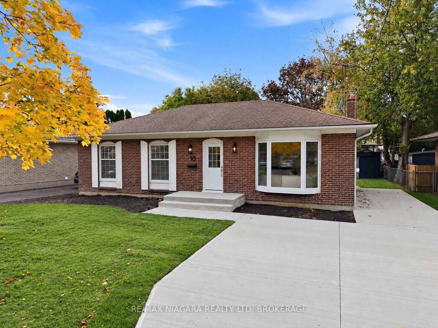 Property Photo: 10 Highcourt Crescent ON L2M 3M6