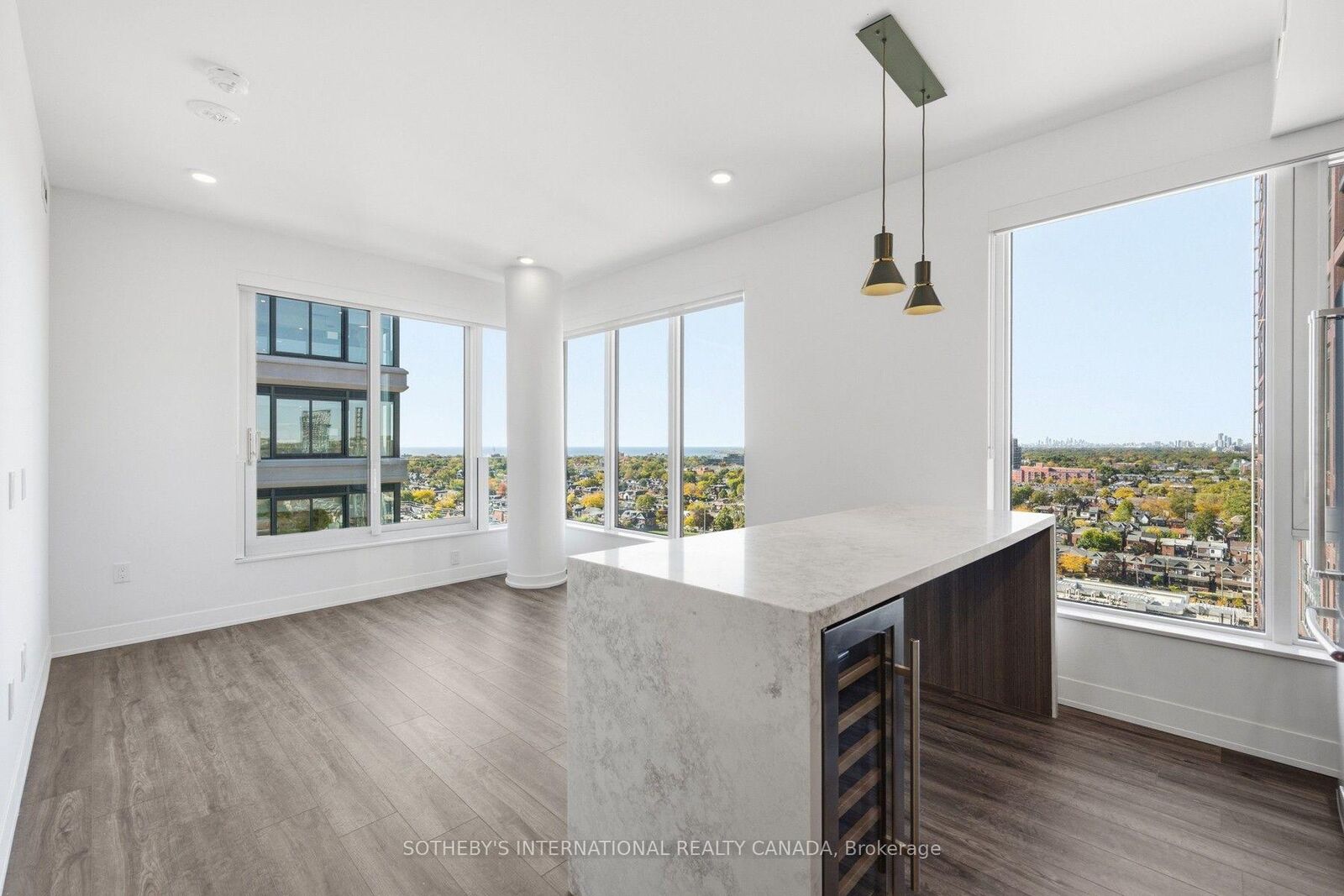 Property Photo:  15 Assembly Lane 1401  ON M6H 0H3 