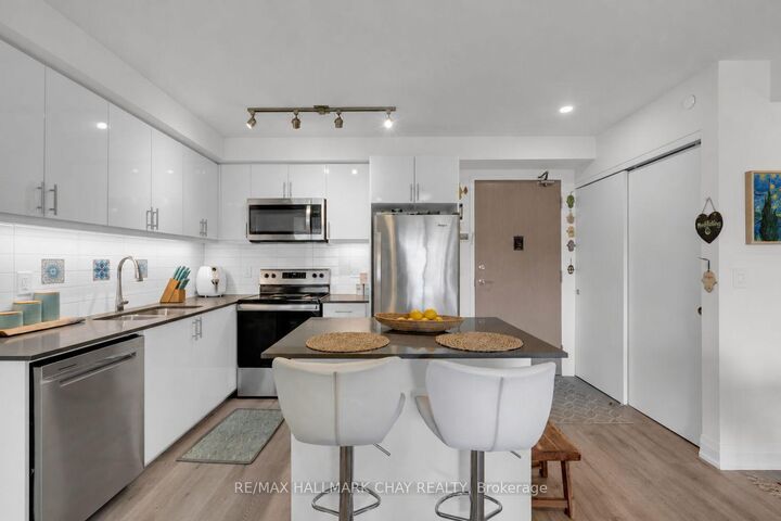Property Photo:  58 Lakeside Terrace 310  ON L4M 0L5 