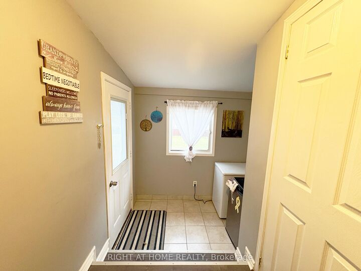 Property Photo: 2 Georgian Glen Drive ON L9Z 1K6