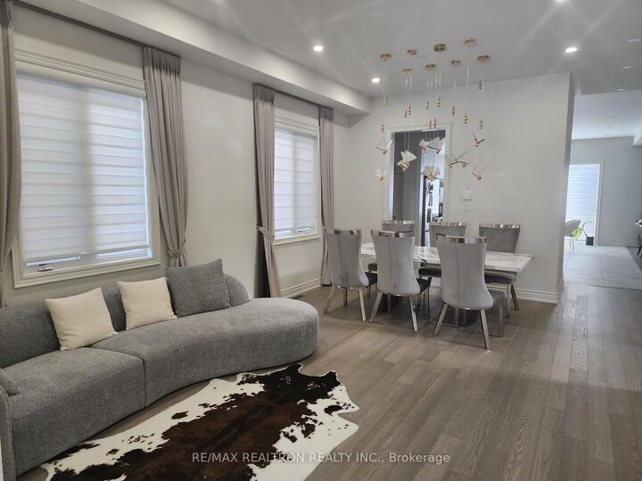 Property Photo:  19 Monticola Avenue Upper 1 Bedroom  ON L4B 0J1 