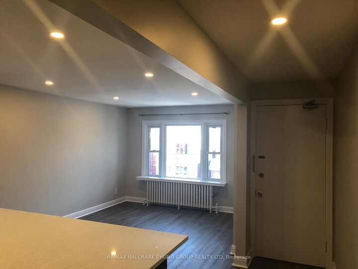 Property Photo: 131 Hawthorne Avenue 4 ON K1S 0B2