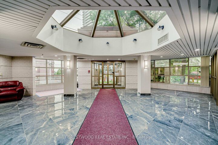 Property Photo:  25 Fairview Road W Uph4  ON L5B 3Y8 