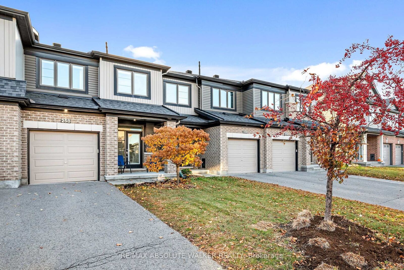 Property Photo: 258 Yellowcress Way ON K4A 1C2