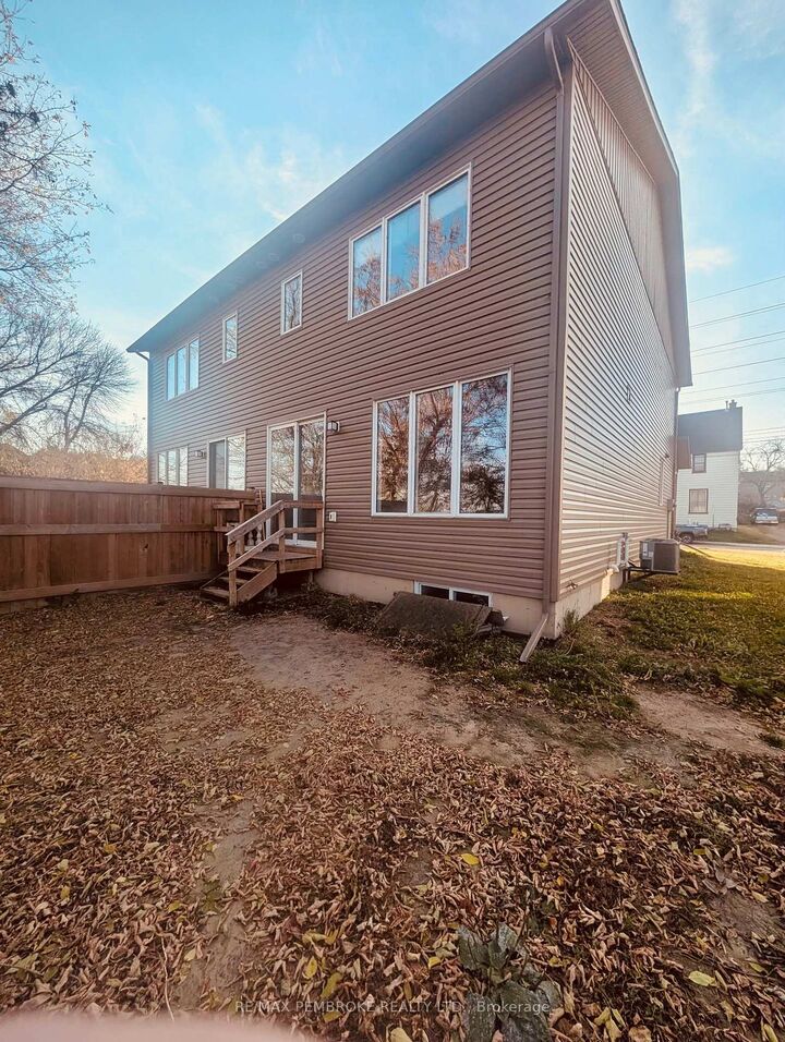 Property Photo:  357 Nelson Street  ON K8A 3N5 