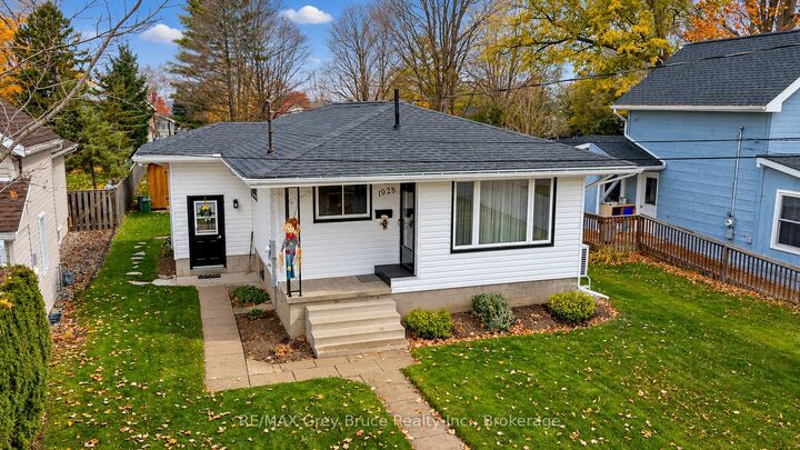 Property Photo: 1928 7th Avenue E ON N4K 2Z9