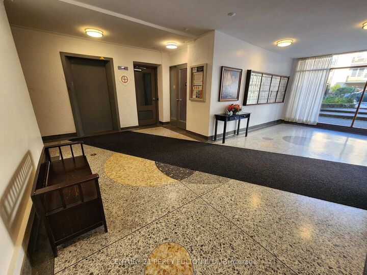 Property Photo: 837 Roselawn Avenue 102 ON M6B 1B5