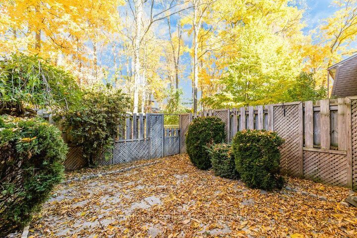 Property Photo:  360 Blake Street 19  ON L4M 1L3 