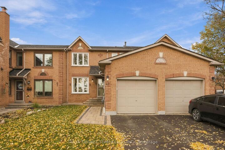 Property Photo:  42 Old Colony Drive  ON L1R 2A4 