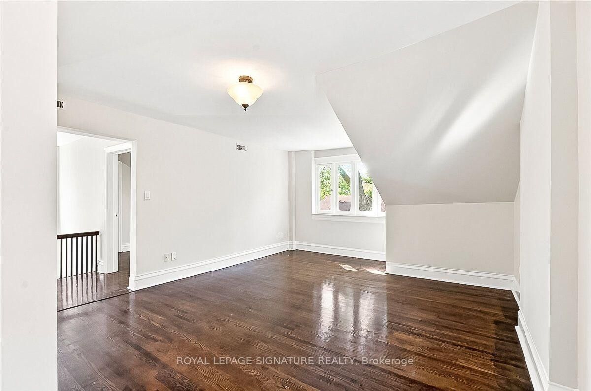 Property Photo: 12 Foxbar Road 3 ON M4V 2G6