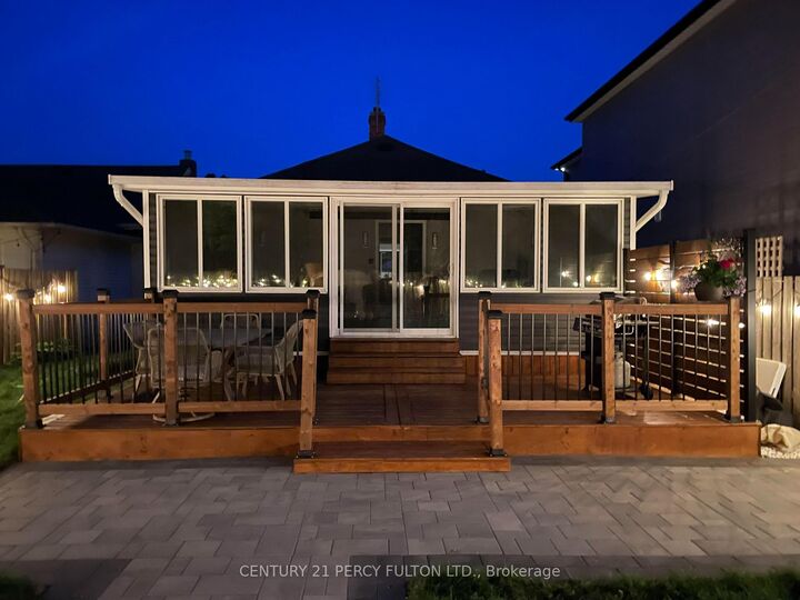 Property Photo: 76 Arlington Avenue ON L1G 2N6
