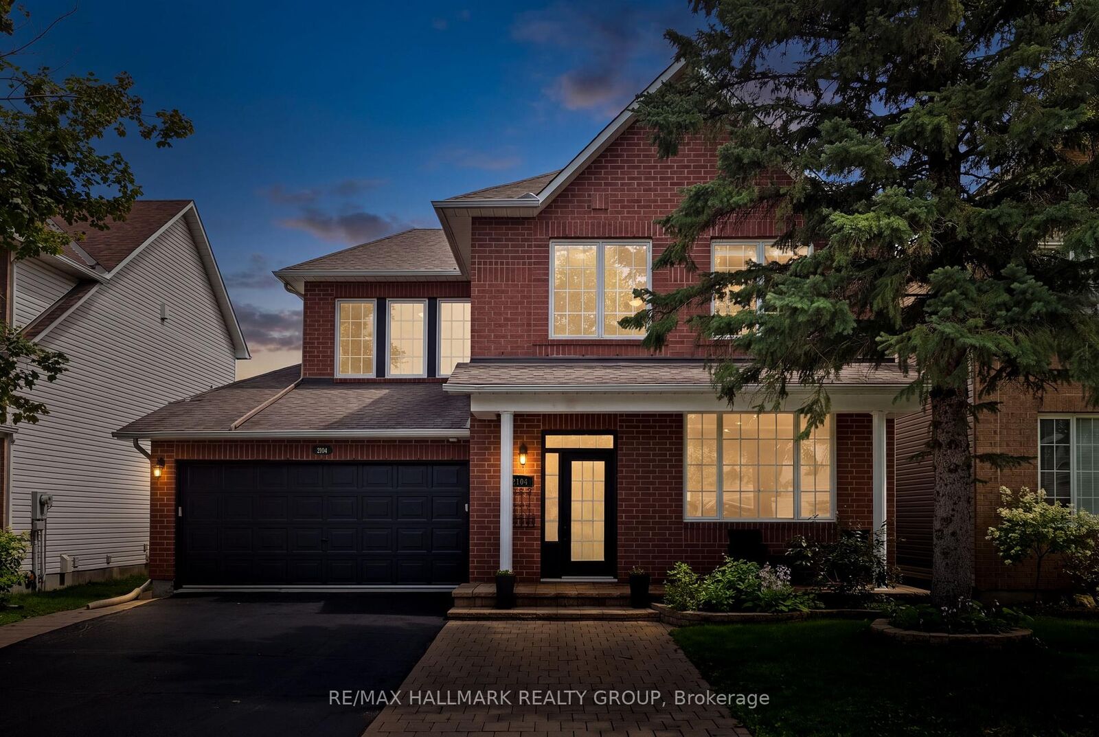 Property Photo: 2104 Sandy Oaks Drive ON K1W 1H5