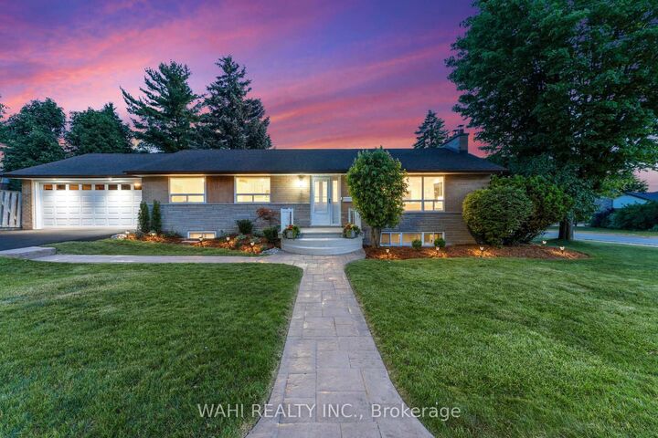 Property Photo:  39 Nanwood Drive  ON L6W 1L7 